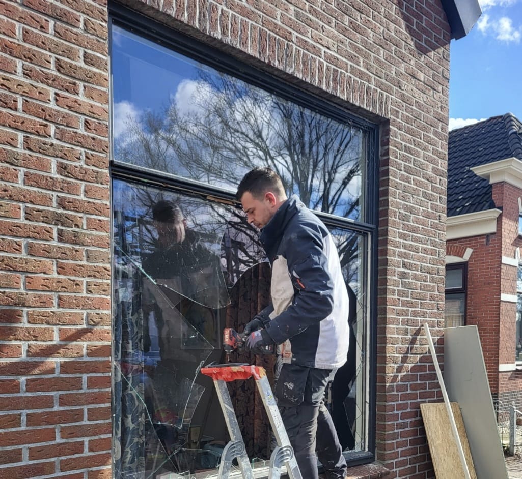 Glasschade aan voordeur